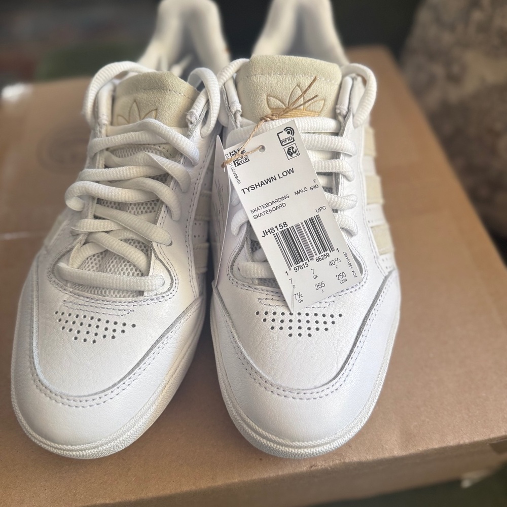 Adidas Tyshawn Low – White/Beige Men’s 7/ Women’s 8 • Brand New w/ Tags + Box